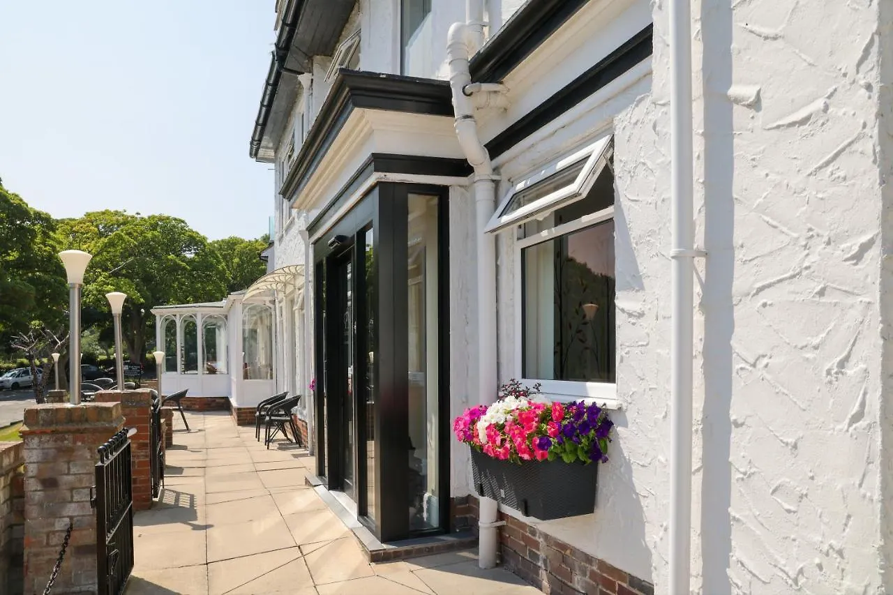 Park Manor Hotel Scarborough 2*,